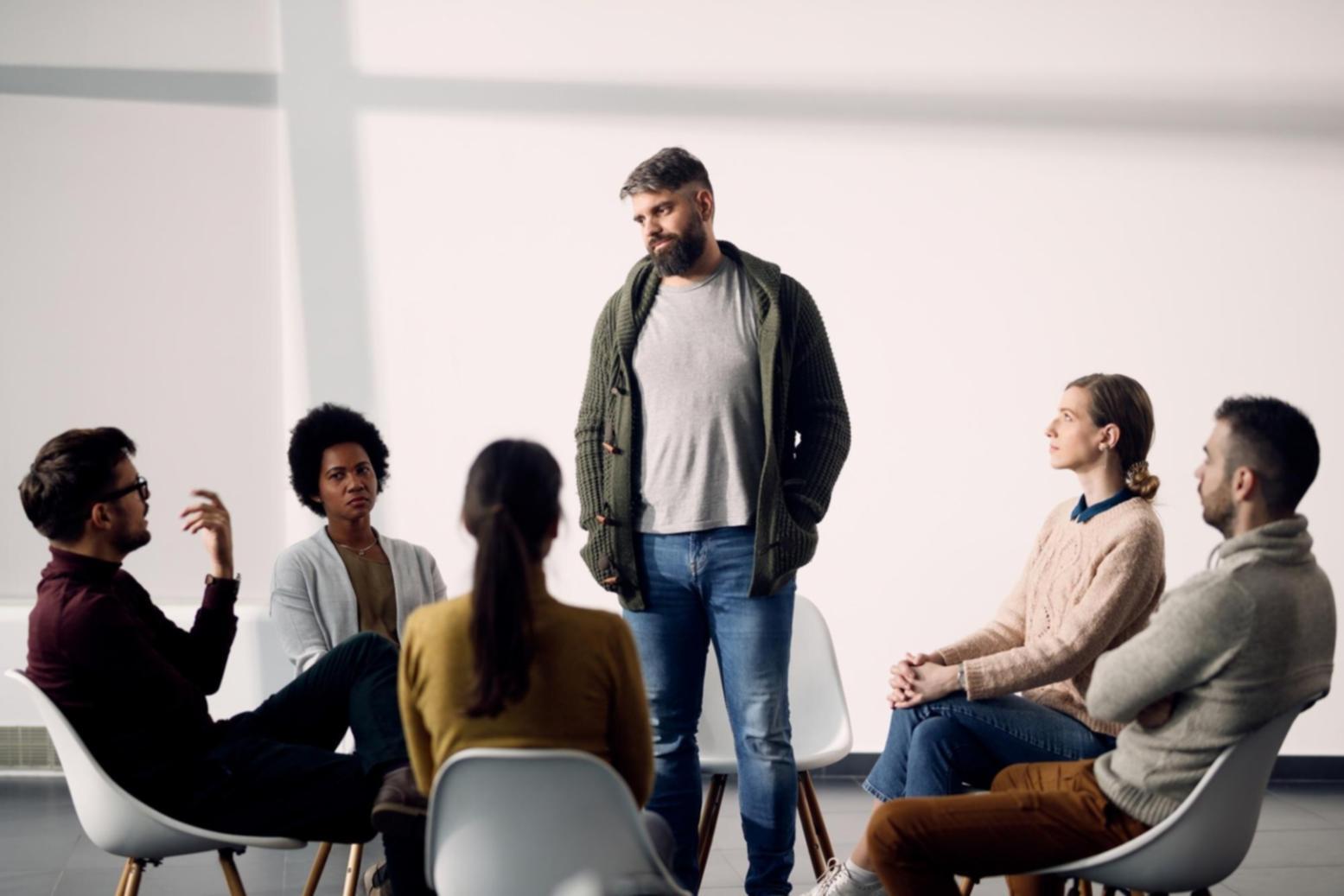 Finanzanalyse-Team bei der Arbeit an Budget-Performance-Metriken
